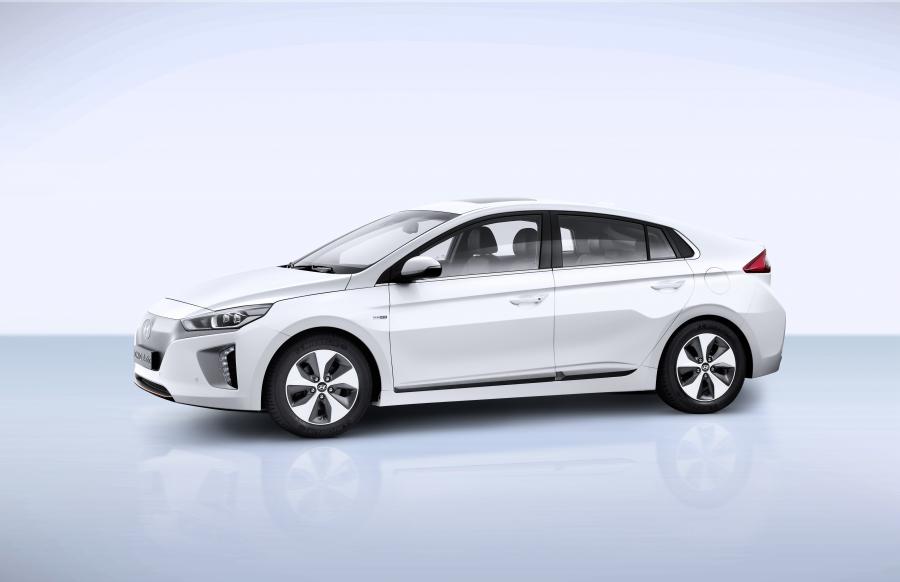  Hyundai IONIQ electric 2016 года  (WW) (фото 2 из 41)